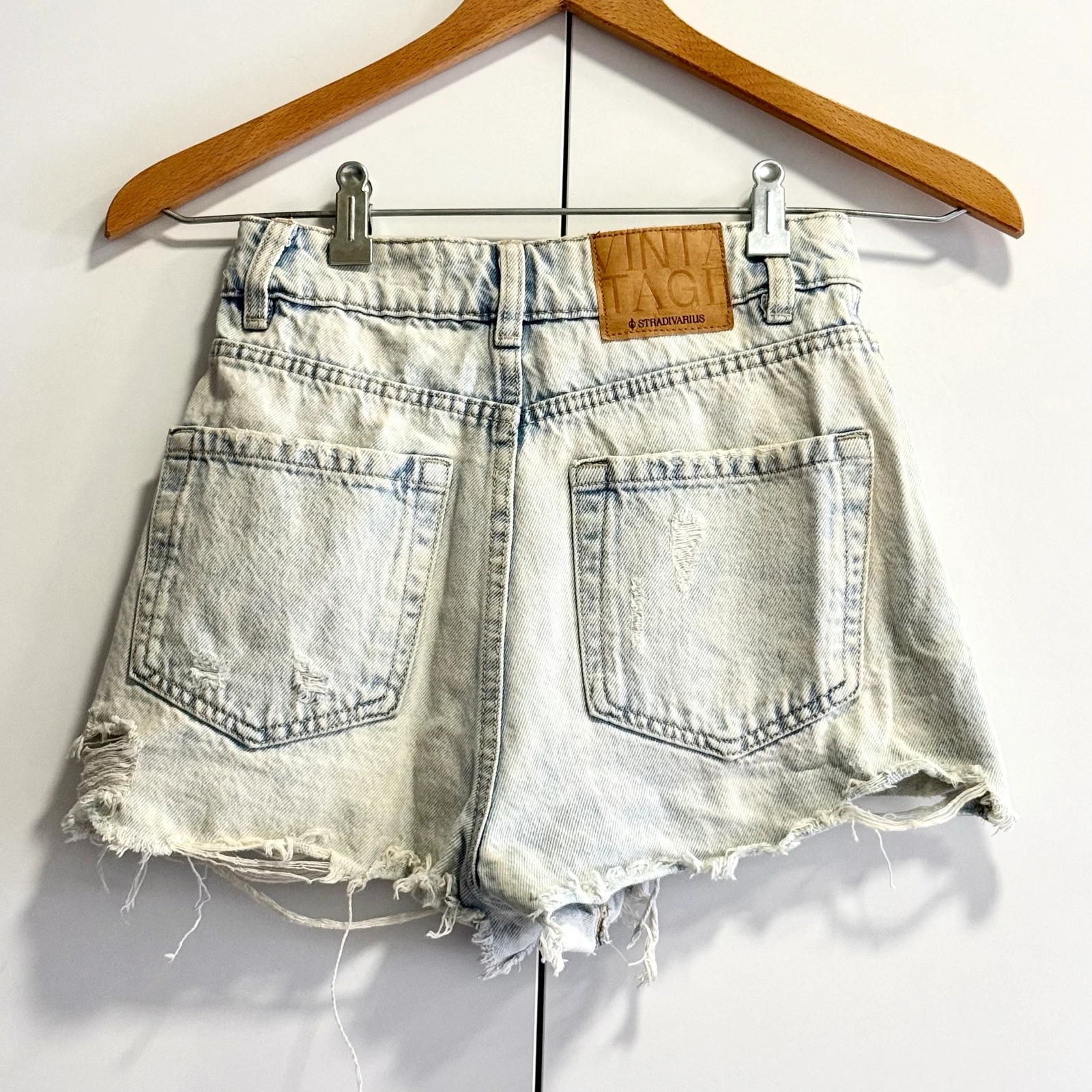 Wijde jeanshorts met used look – photo 2